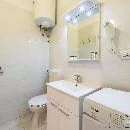 Old Town Finest - Two-bedroom 4 2 Adults - Lucarica 4 Street First Floor Apartment *