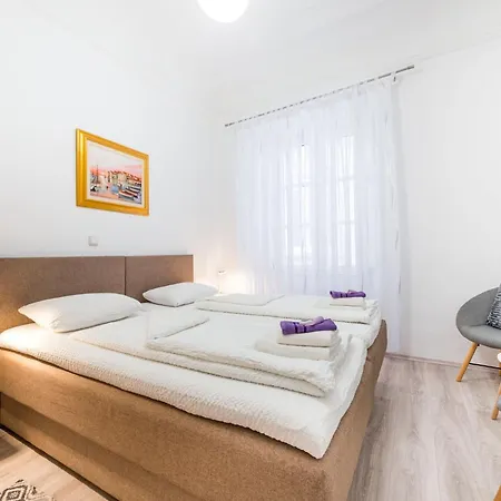Apartment Old Town Finest - Two-bedroom 4 2 Adults - Lucarica 4 Street First Floor